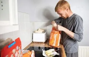 این مرد تقریبا چیزی نمی‌خورد/ بیماری او چیست؟