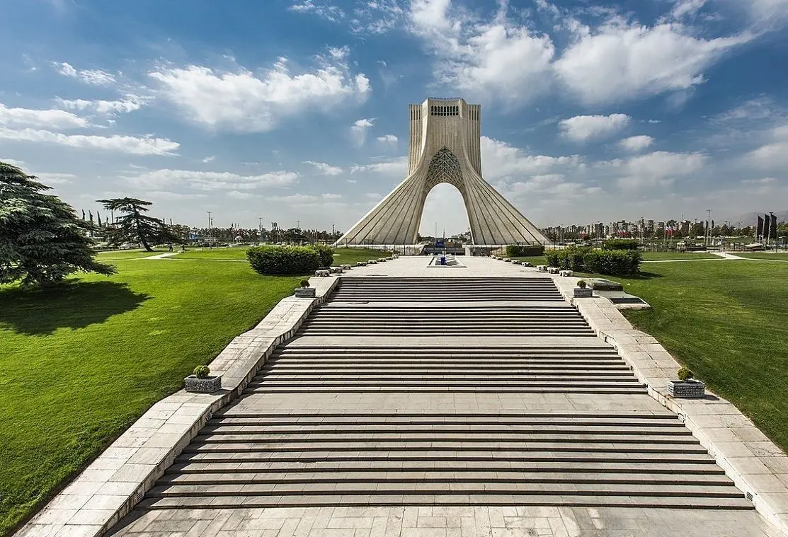 «مراحل اول و آخر ساخت برج و میدان آزادی»؛ سال 49 + تصویر