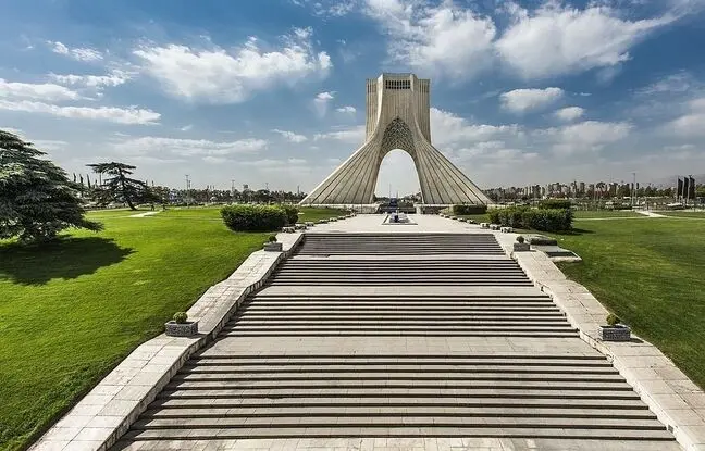«مراحل اول و آخر ساخت برج و میدان آزادی»؛ سال 49 + تصویر