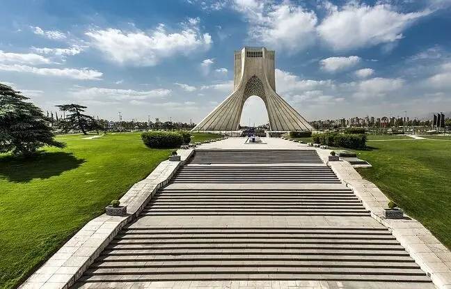 «مراحل اول و آخر ساخت برج و میدان آزادی»؛ سال 49 + تصویر