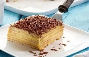 چگونه دسر یخچالی با بیسکویت پتی بور و خامه درست کنم؟
