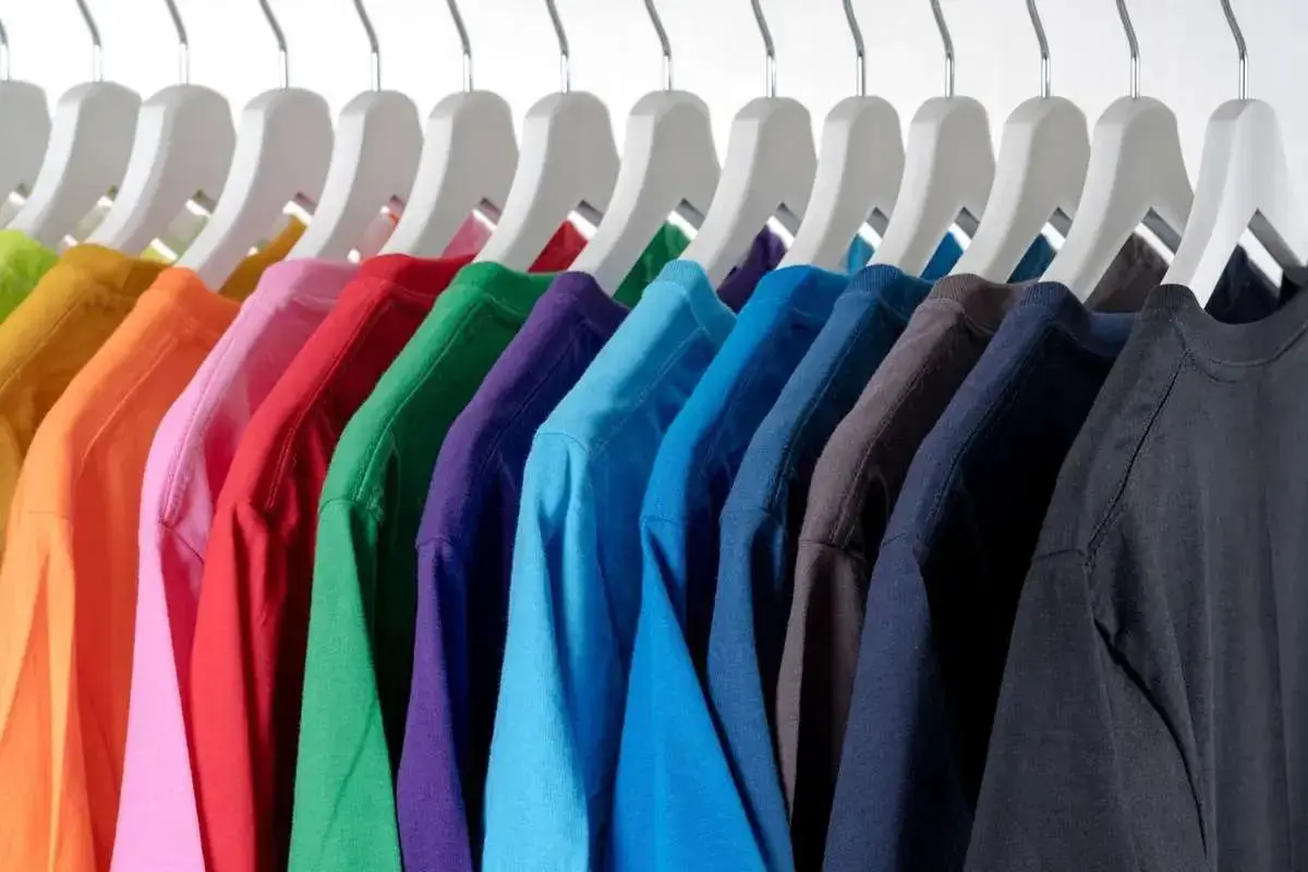 رنگ لباس چه تأثیری روی رفتار ما دارد؟/ افزایش ۲۰ درصدی اعتمادبه‌نفس با این رنگ‌ها 