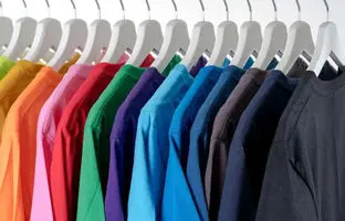 رنگ لباس چه تأثیری روی رفتار ما دارد؟/ افزایش ۲۰ درصدی اعتمادبه‌نفس با این رنگ‌ها 