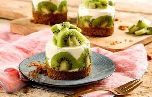 خوشمزه بپزید؛ طرز تهیه کرم چیز کیوی با کیوی های مانده در یخچال
