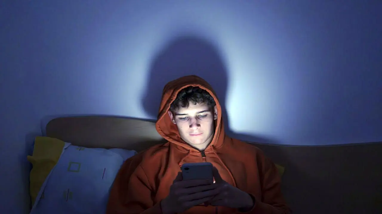 
هشدار به کاربران آیفون و اندروید؛ تنظیمات محبوبی که باتری‌ها را خالی می‌کند
