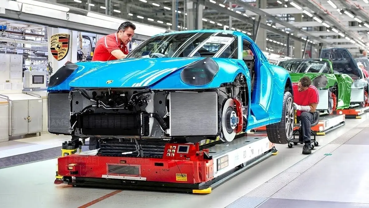 نگاهی به مراحل تولید پورشه 911 مدل 2025 در آلمان + ویدئو