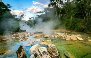 رودخانه جوشانی که حیوانات را زنده زنده آبپز  می کند! +ویدئو