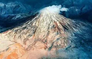 فیلمی بسیار زیبا از نوک قله دماوند + ویدئو