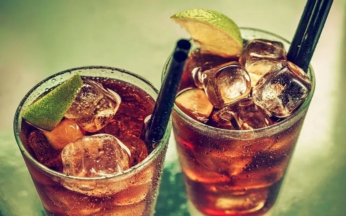 
این مرد روزی ۱۸ لیتر نوشابه گازدار می‌خورد
