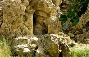 همسفر با منوا به سرزمین اسرارآمیز اورارتوها؛ کتیبه «عین‌الروم» در اشنویه چه می‌گوید؟ 