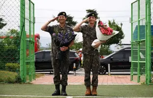  دو عضو محبوب بی‌تی‌اس از خدمت سربازی مرخص شدند + ویدئو