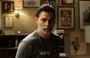 استایل ساحلی پیمان معادی در خارج از کشور 