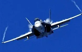  سقوط جنگنده EA-18G گراولر نیروی دریایی آمریکا به داخل آب در سن‌دیگو + ویدئو