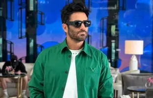  عکس هنری رضا گلزار با برج‌ خلیفه 