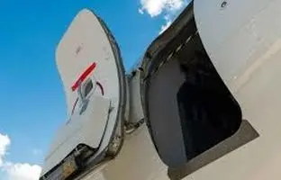 آیا واقعاً می‌توان درهای هواپیما را هنگام پرواز باز کرد؟