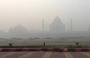 تصاویری از آسمان خاکستری پایتخت هند/ دود سمی به ۶۰ برابر حد معمول رسید + ویدئو 