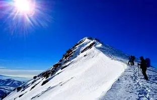 بارش برف در قله توچال تهران + ویدئو