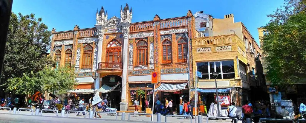 تهرانِ دهه 20 در یک قاب؛ خیابان ناصر خسرو و نمادهای معماری آن دوران 