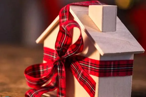 ایده‌های بهترین کادو برای چشم‌روشنی خانه؛ هدایای سنتی و مدرن
