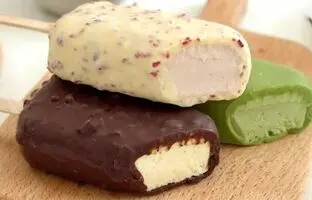 طرز تهیه بستنی مگنوم خانگی در سه طعم متفاوت + ویدئو