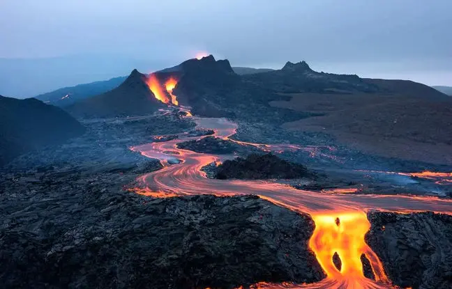 فوران‌های تماشایی آتشفشان در ایسلند گردشگران را شگفت‌زده کرد + ویدئو