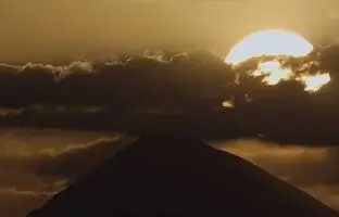 تصاویر دیدنی از لحظه طلوع خورشید بر فراز دماوند + ویدئو