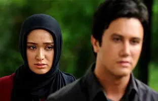 شاهرخ استخری: من ۱۵ سال پیش برای سریال فاصله‌ها ماهی ۱۶ هزار دلار گرفتم.. + ویدئو