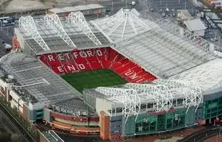  رژه موش‌ها در چمن ورزشگاه منچستریونایتد + ویدئو