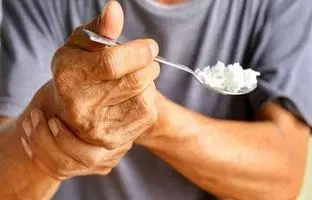 علت لرزش دست و روش‌های درمان آن