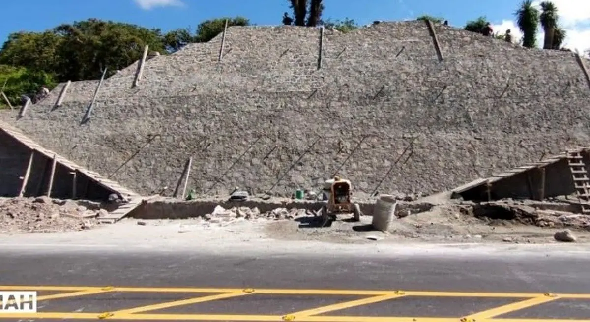 در جریان ساخت جاده، یک «هرم» باستانی از زیر تپه بیرون آمد