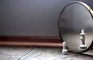نشانه‌های پنهان خودشیفتگی: ۸ ویژگی غیرمعمول که باید بشناسید