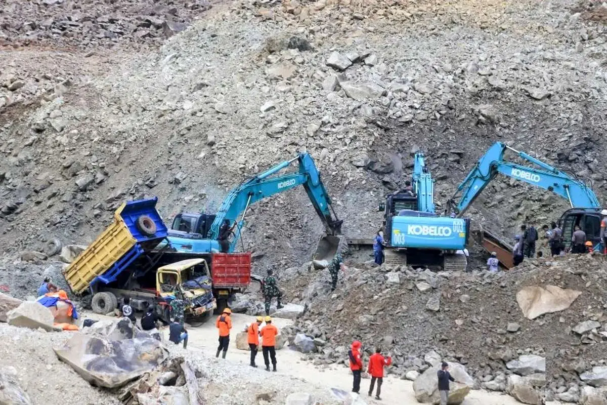 رانش مرگبار زمین در معدن سنگ در استان جاوای اندونزی + ویدئو