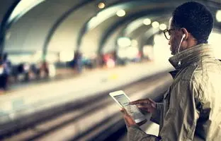 چرا کارمندان نمی‌توانند در تعطیلات ذهن‌ خود را از کار جدا کنند؟ 