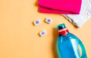 روش پاک کردن لکه روغن ماشین از لباس و زمین 