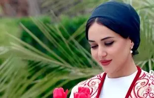 استایل نوروزی به سبک پریناز ایزدیار با جلیقه