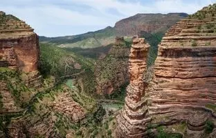 خوفناک‌ترین تنگه ایران در لرستان؛ تنگه شیرز و زیبایی‌هایش در بهار