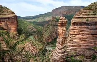 خوفناک‌ترین تنگه ایران در لرستان؛ تنگه شیرز و زیبایی‌هایش در بهار