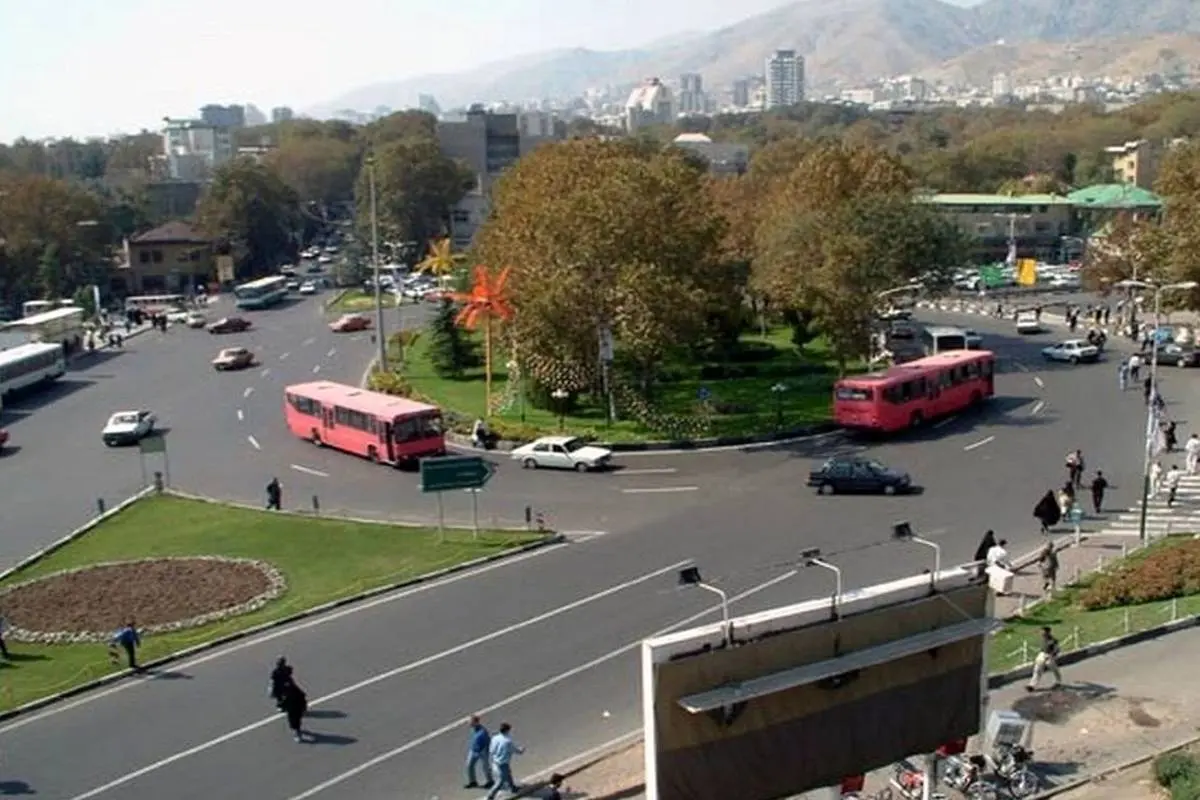 سفر به تهران قدیم؛ منظرۀ «تجریش و داروخانۀ پاپاریان»، سال 1312 + تصویر