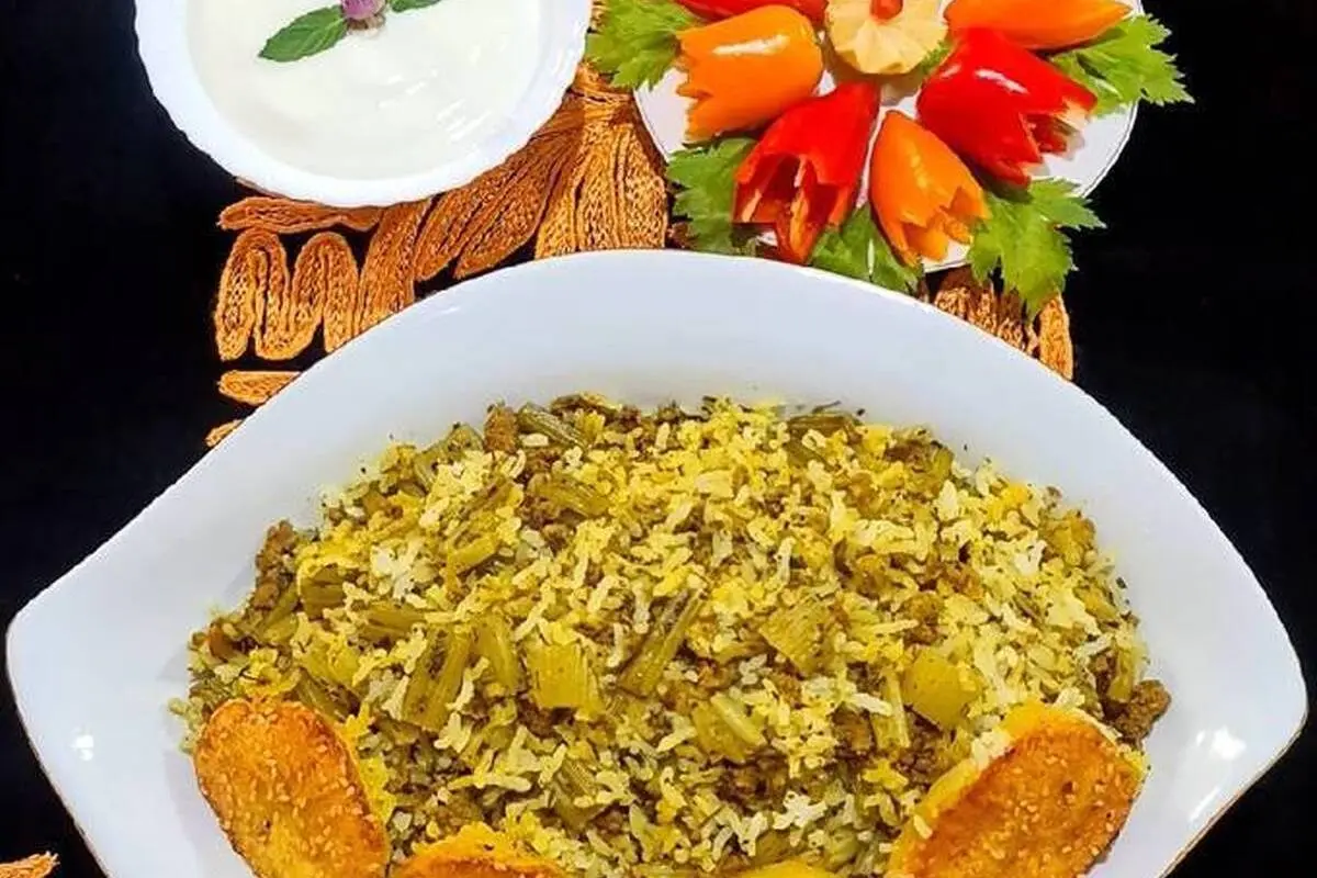 طرز تهیه پلو کرفس با مرغ، یک بشقاب خوشمزگی و هیجان!