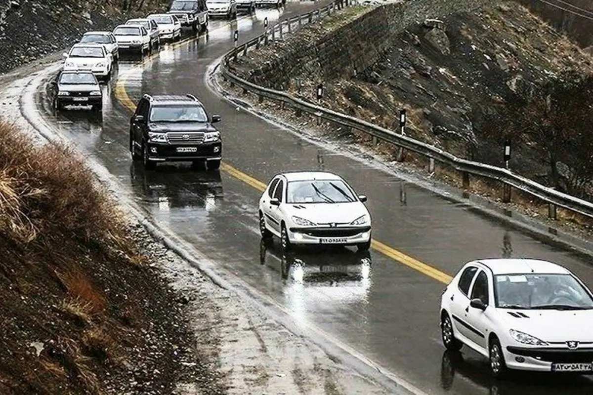 بارش باران در جاده‌های ۷ استان؛ آخرین وضعیت چالوس