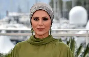 استایل تازه: ژست و استایل جذاب سحر دولتشاهی در یک کافه