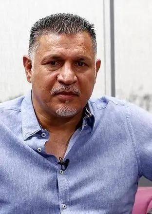  حضور علی دایی و همسرش در نمایش موزیکال رابین‌هود 