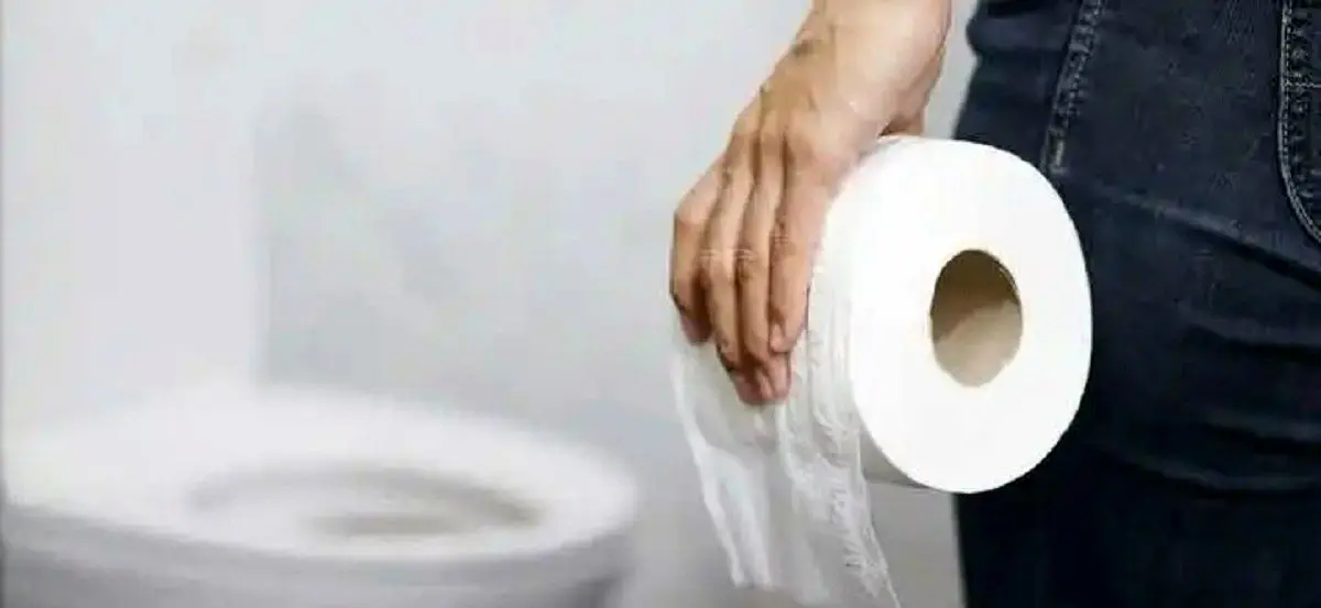 آیا یبوست باعث باقی ماندن ادرار در مثانه می‌شود؟ چرا بعد از دفع مدفوع، احساس ادرار داریم؟