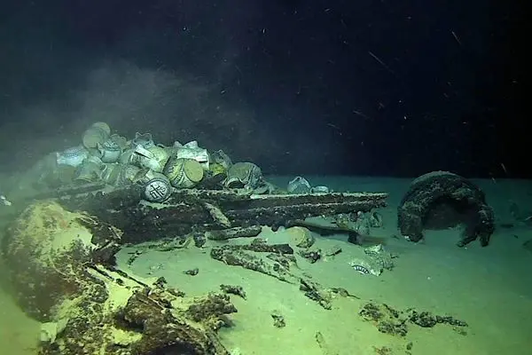  گنج کوزه‌های ۵۰۰ ساله در عمق ۲.۵ کیلومتری دریا کشف شد 