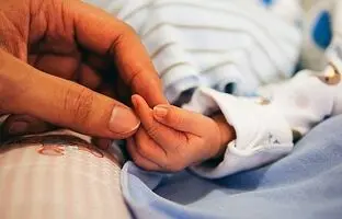 علائم بارداری پسر روی چهره و بدن زن حامله
