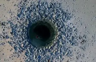  پیدایش یک گودال عمیق در دل دریاچه ارومیه + ویدئو