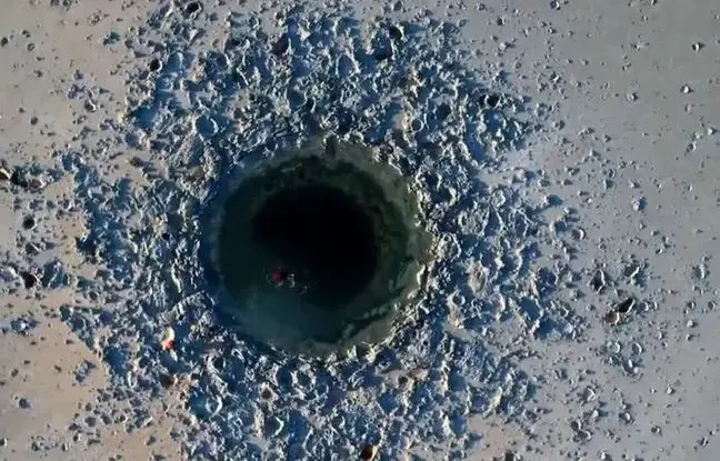  پیدایش یک گودال عمیق در دل دریاچه ارومیه + ویدئو