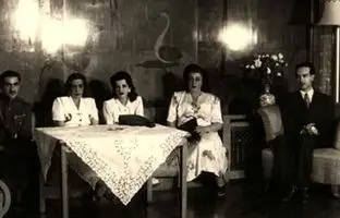 همسران دوم و سوم رضاخان در یک قاب؛ سال 1324