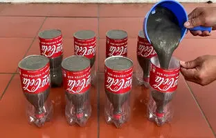  یک ایده ساده و ارزان برای ساخت گلدان با بطری پلاستیکی و سیمان + ویدئو