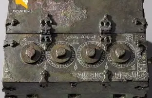 یک صندوق رمزدار عجیب از عصر سلجوقی منسوب به "محمد بن حمید اصفهانی"